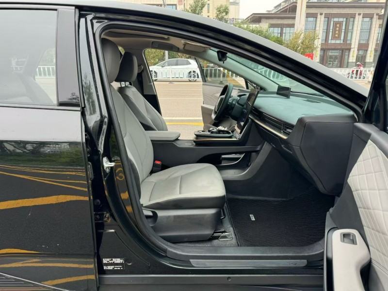 济宁24年丰田BZ3Pro5