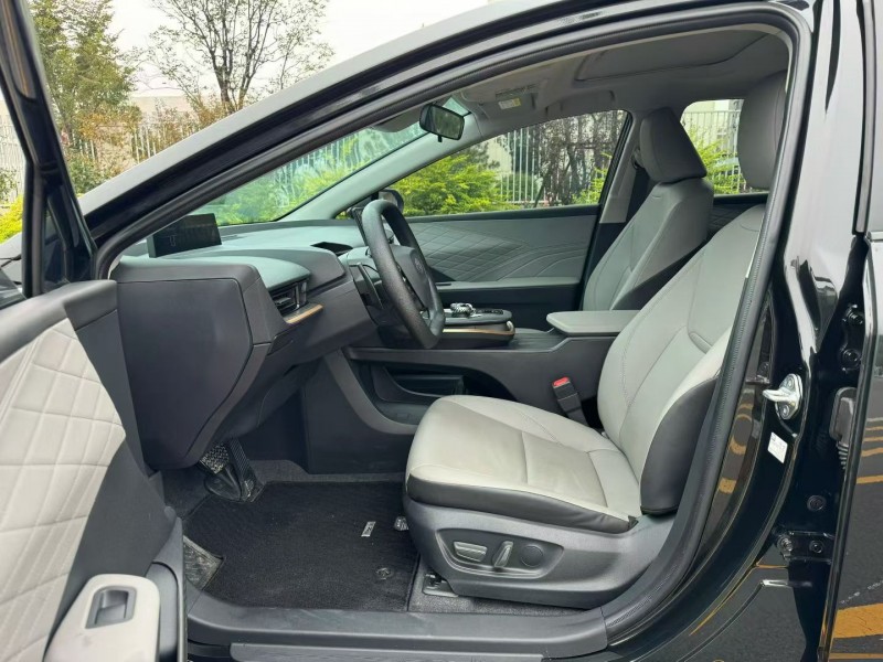 济宁24年丰田BZ3Pro6