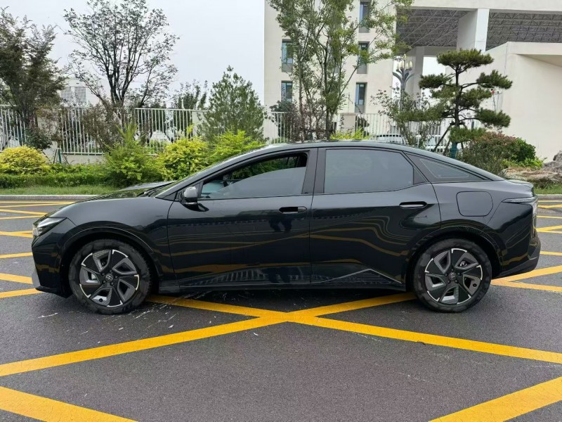 济宁24年丰田BZ3Pro7