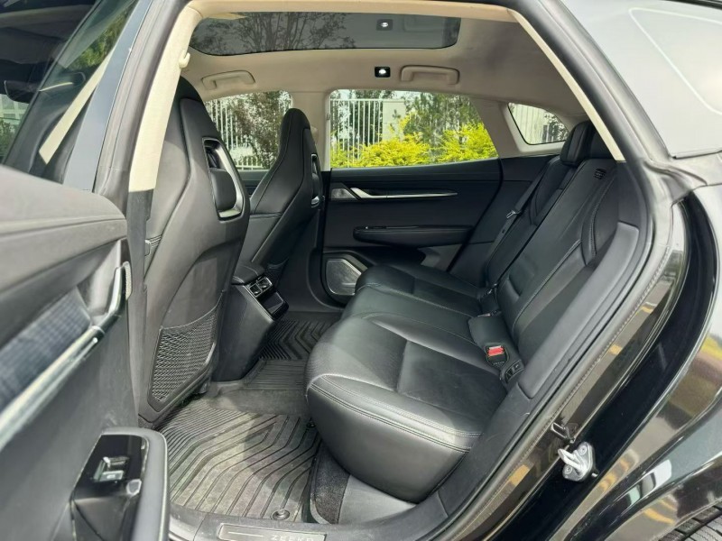 济宁23年极氪汽车0013