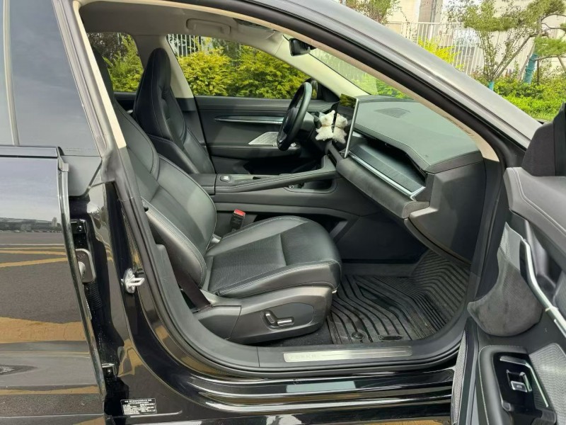 济宁23年极氪汽车0015