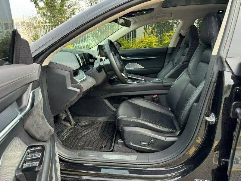 济宁23年极氪汽车0016