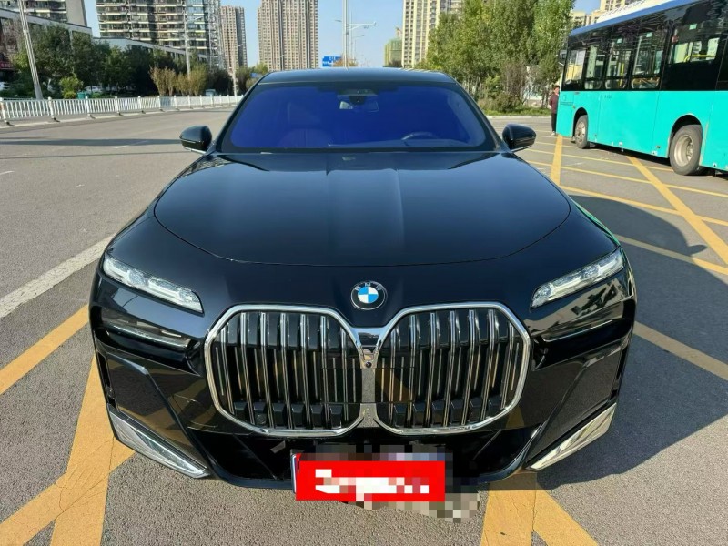 济宁24年宝马7系1