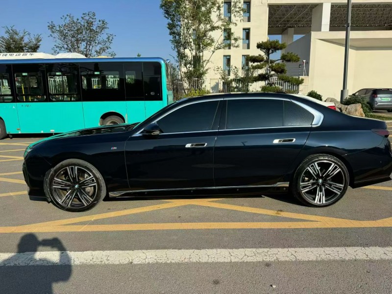 济宁24年宝马7系3