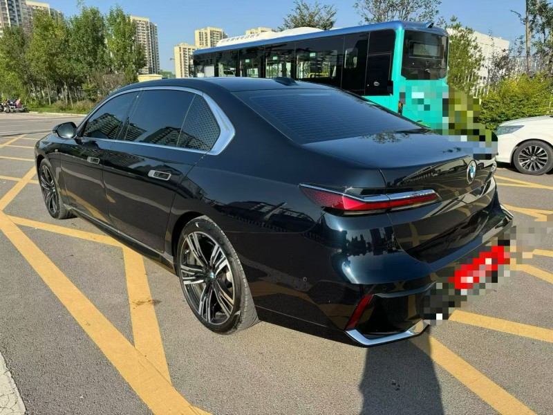 济宁24年宝马7系8