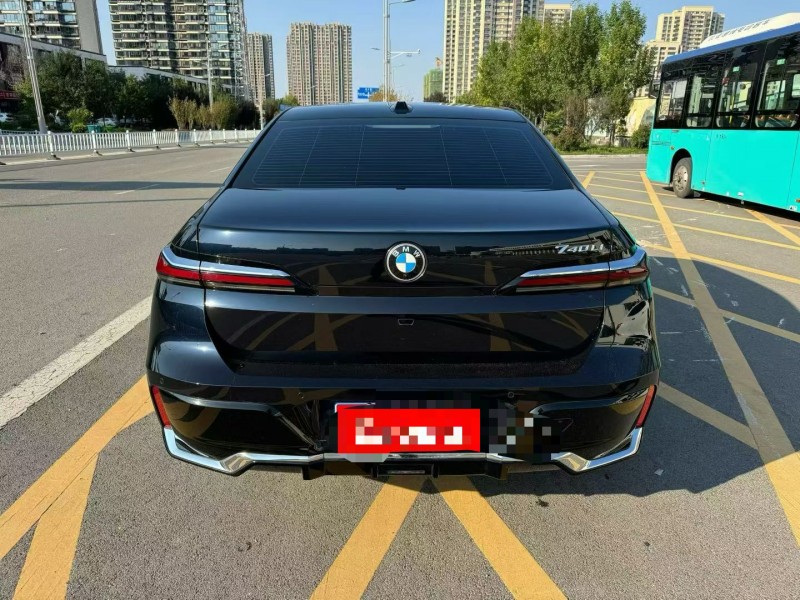 济宁24年宝马7系9