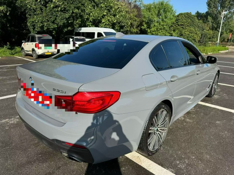 济宁18年宝马5系8