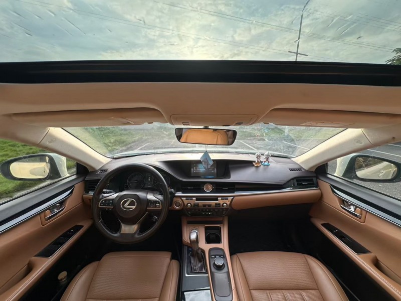 广州17年雷克萨斯ES3