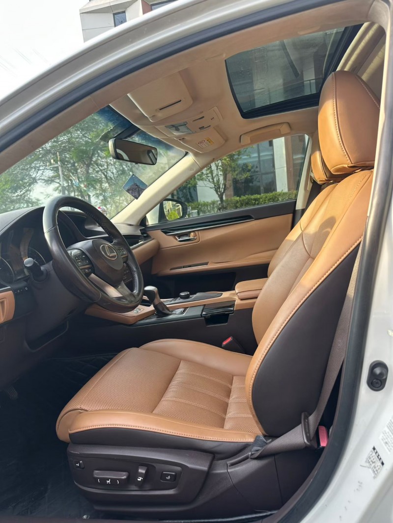 广州17年雷克萨斯ES5