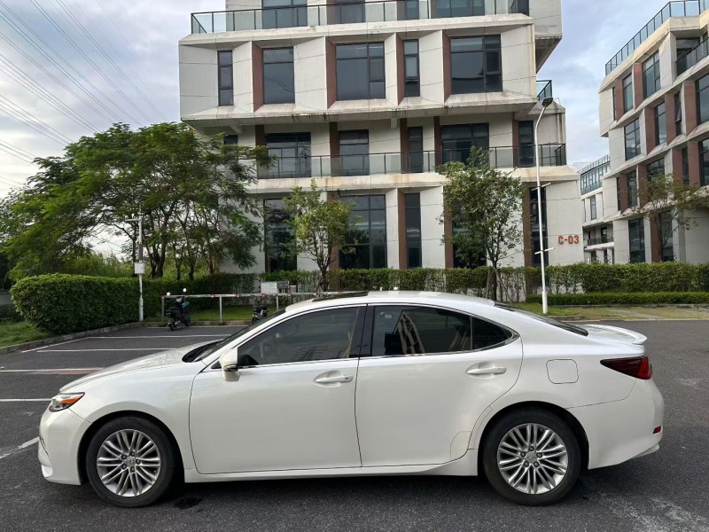 广州17年雷克萨斯ES7