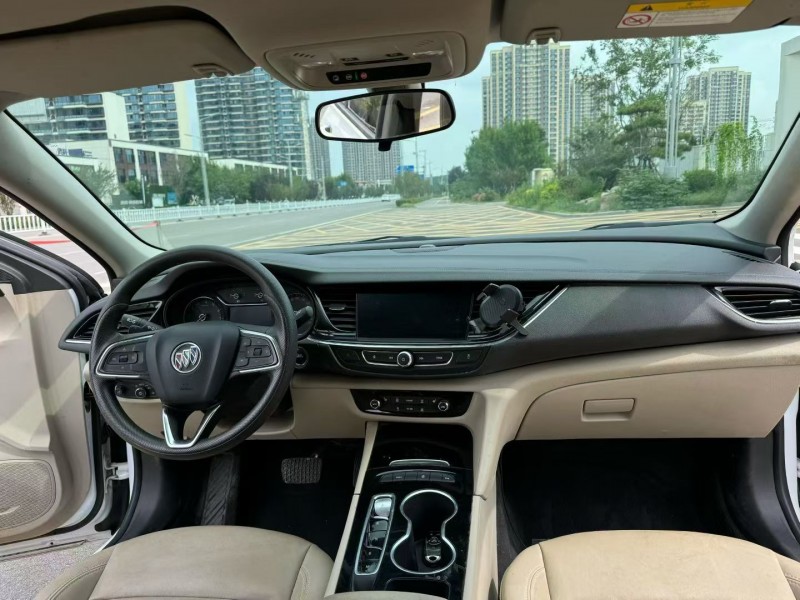 济宁22年别克君威5