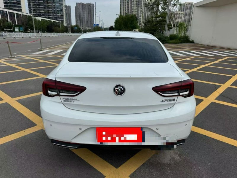 济宁22年别克君威9