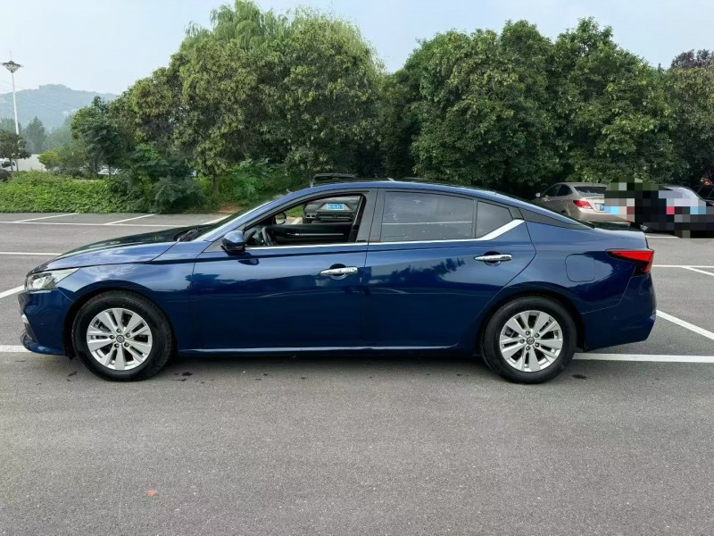 济宁19年日产天籁7