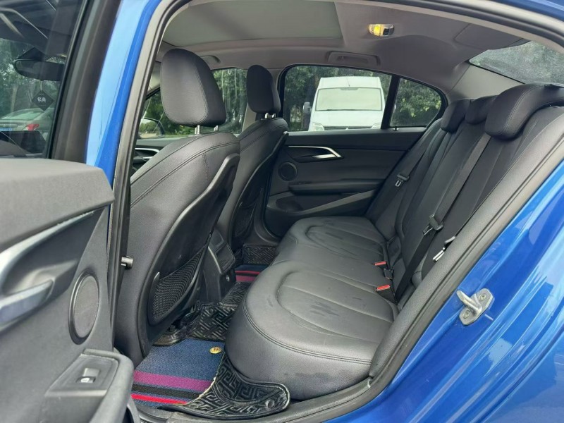 济宁18年宝马1系3