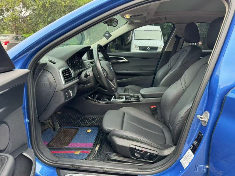 济宁18年宝马1系6