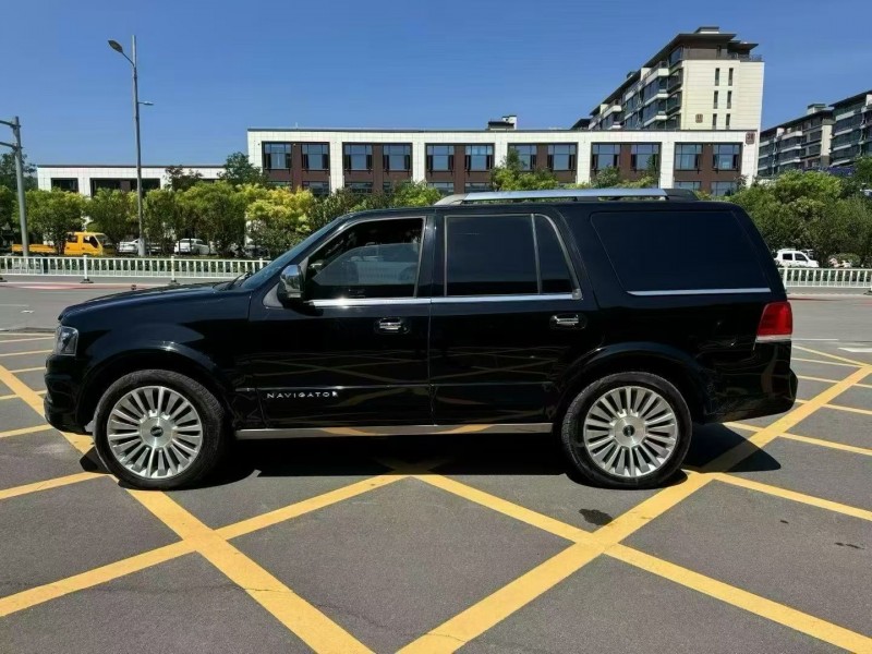 济宁18年林肯航海家7