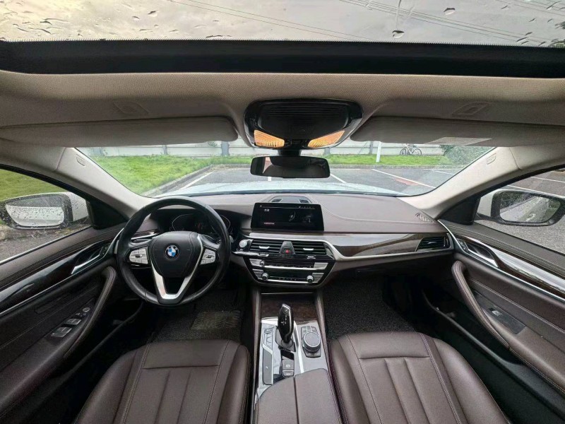 广州20年宝马5系8