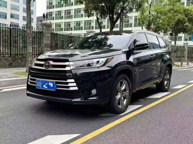 深圳22年丰田汉兰达3