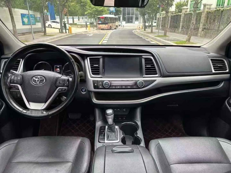 深圳22年丰田汉兰达5