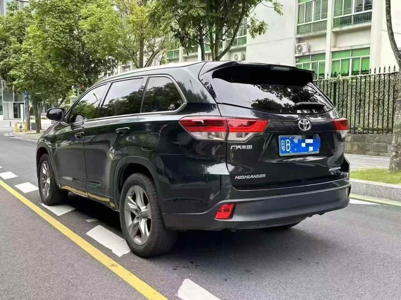 深圳22年丰田汉兰达7