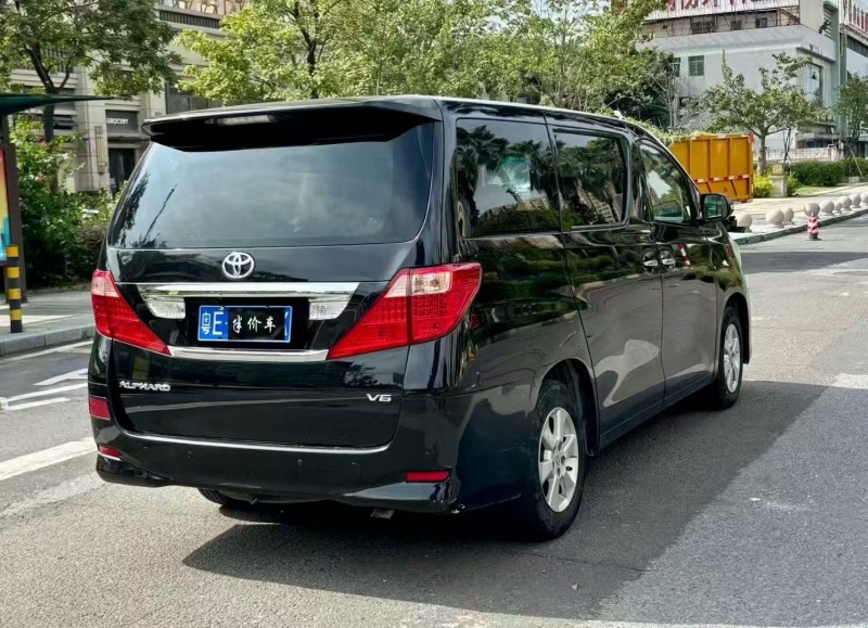 深圳10年丰田埃尔法7