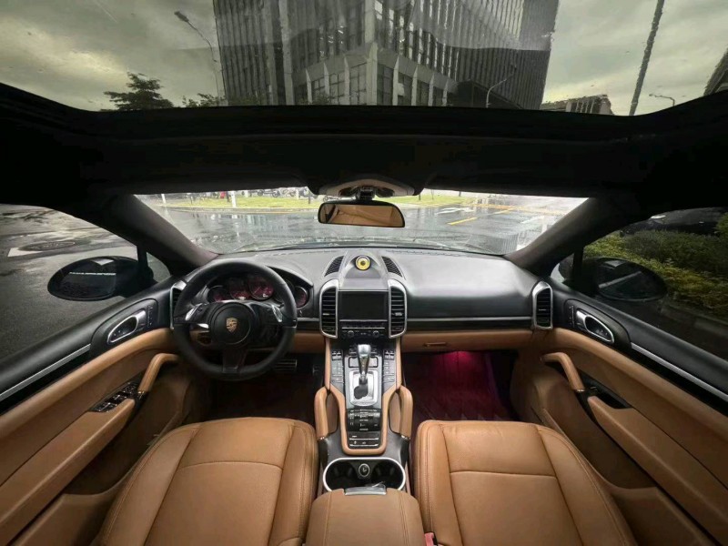 广州13年保时捷卡宴9