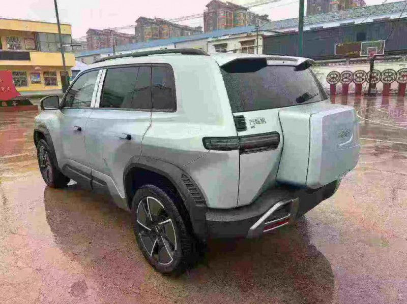 郑州25年比亚迪方程豹8