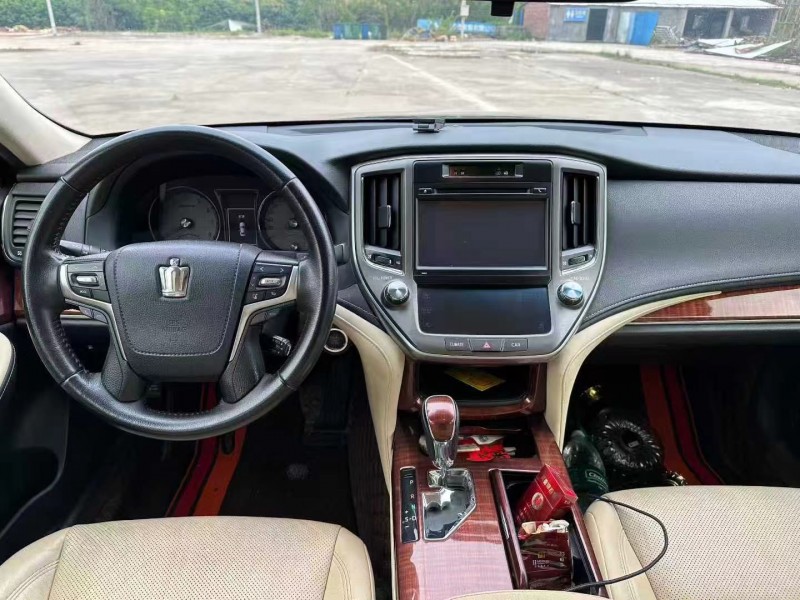 广州15年丰田皇冠6