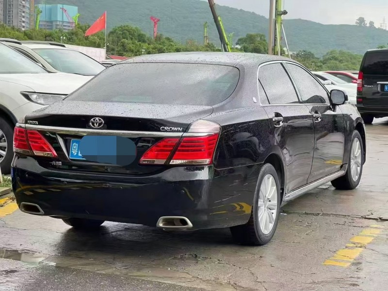 广州14年丰田皇冠4