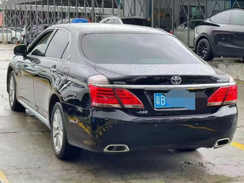 广州14年丰田皇冠5