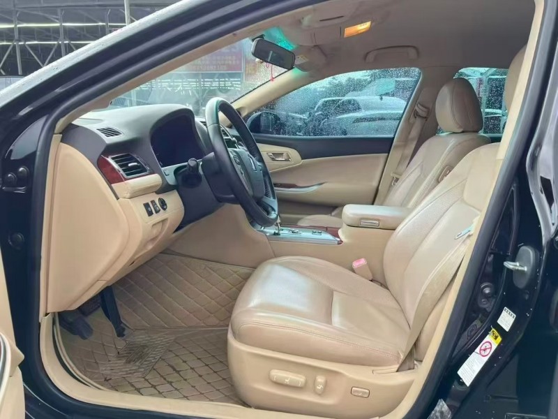 广州14年丰田皇冠6