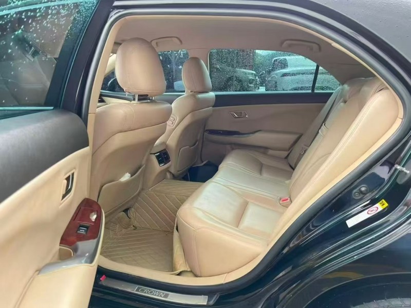 广州14年丰田皇冠8