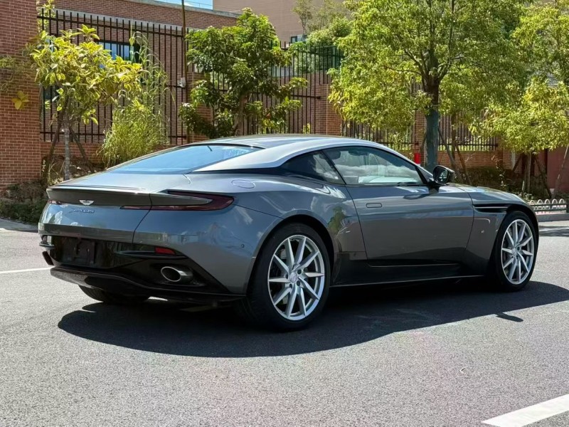 厦门18年阿斯顿·马丁DB117