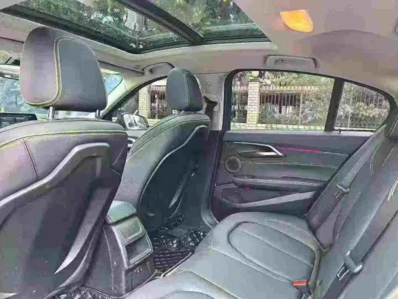 襄阳23年宝马1系8