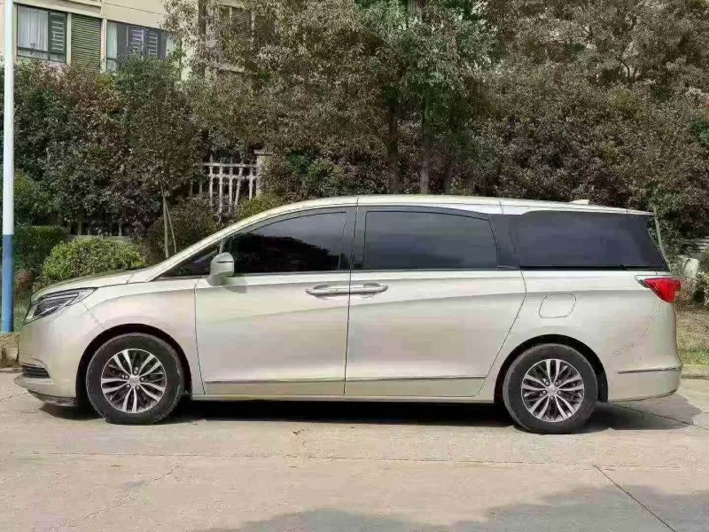 襄阳19年别克GL84