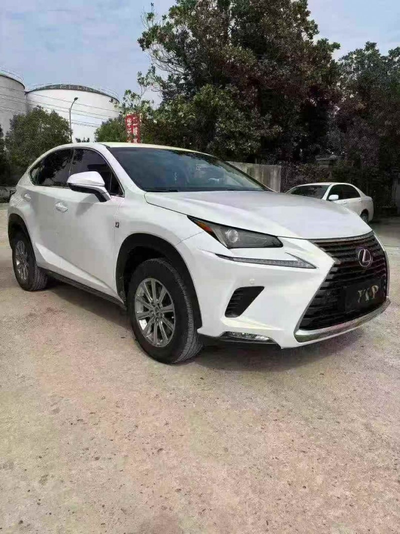 襄阳18年雷克萨斯NX3