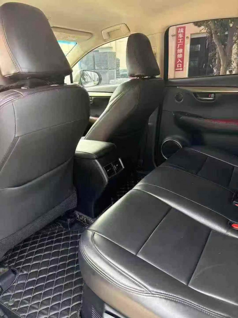 襄阳18年雷克萨斯NX4