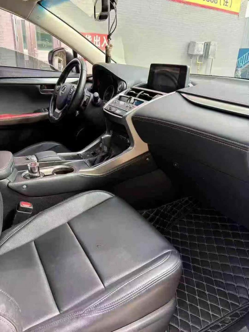 襄阳18年雷克萨斯NX7