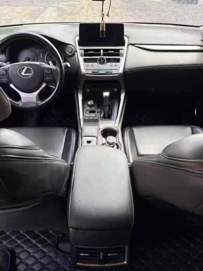 襄阳18年雷克萨斯NX8