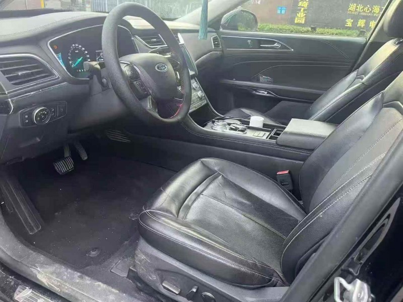 襄阳16年福特金牛座3