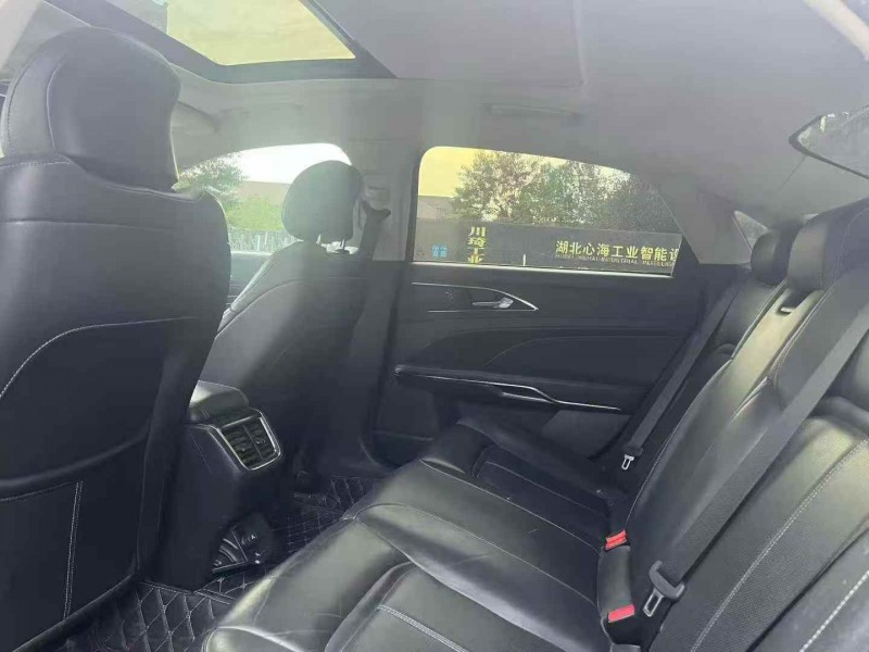 襄阳16年福特金牛座6