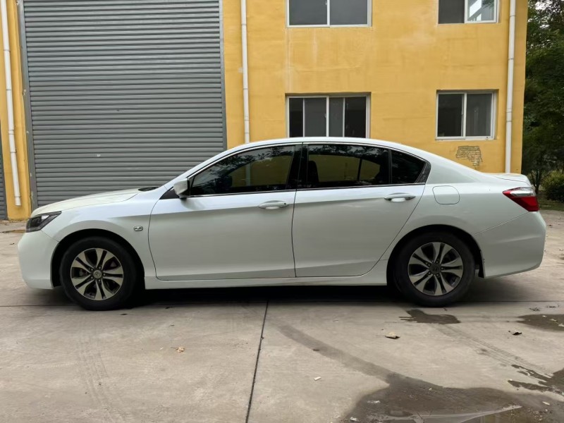 邢台16年本田雅阁3