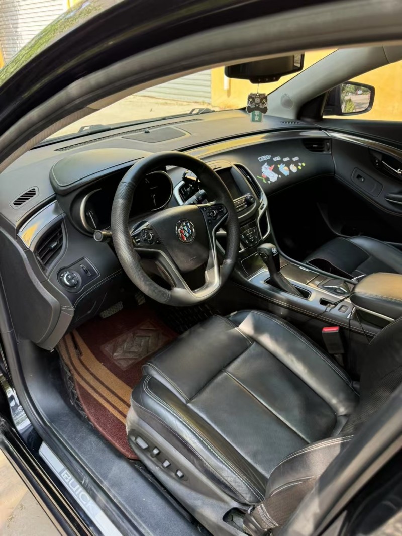 邢台15年别克君越5