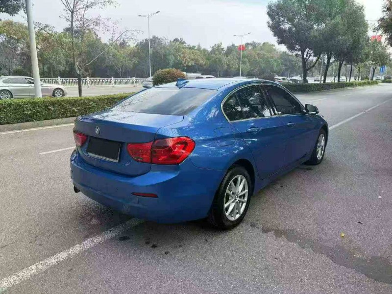 常德17年宝马1系9