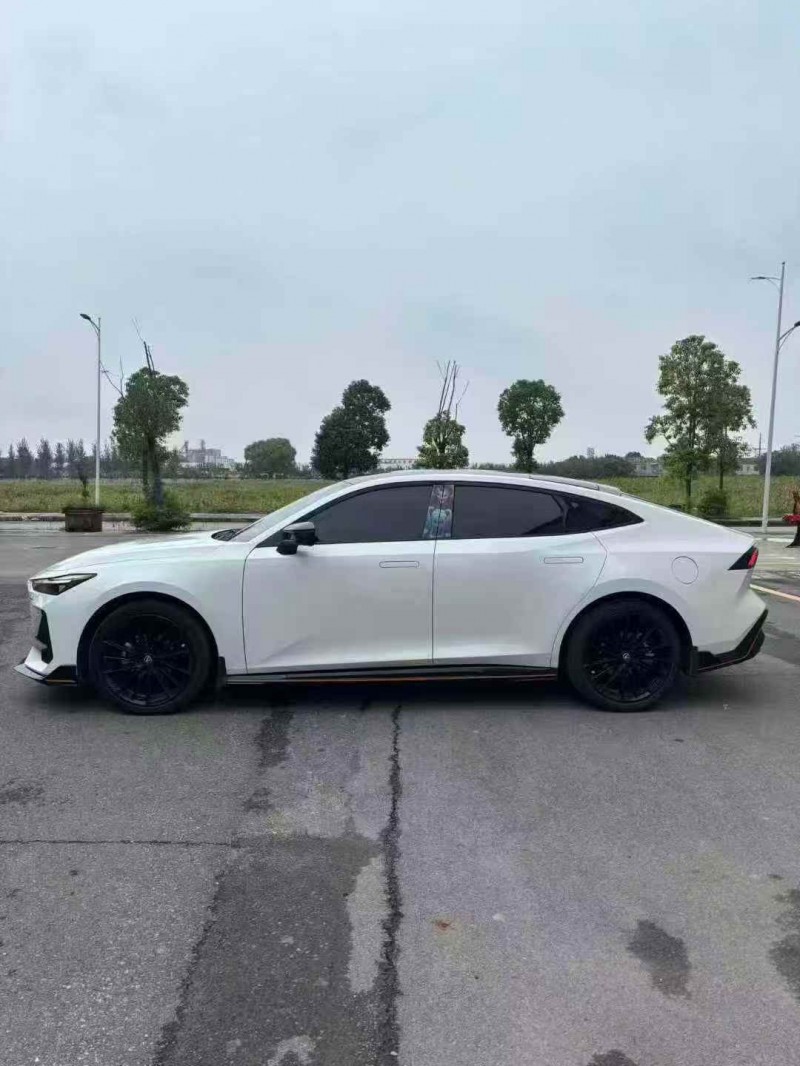 襄阳23年长安汽车UNI7