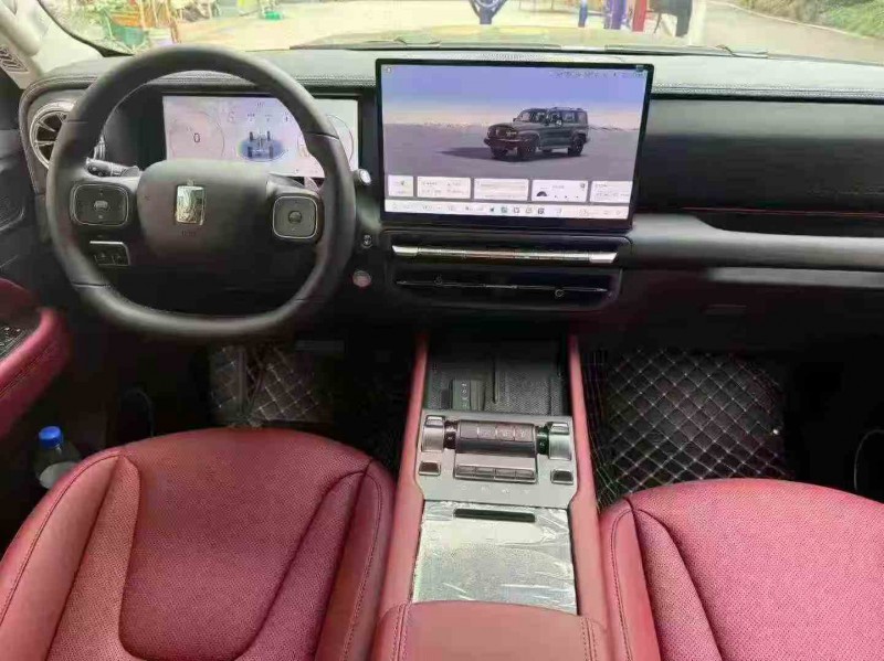 重庆25年长城汽车坦克4