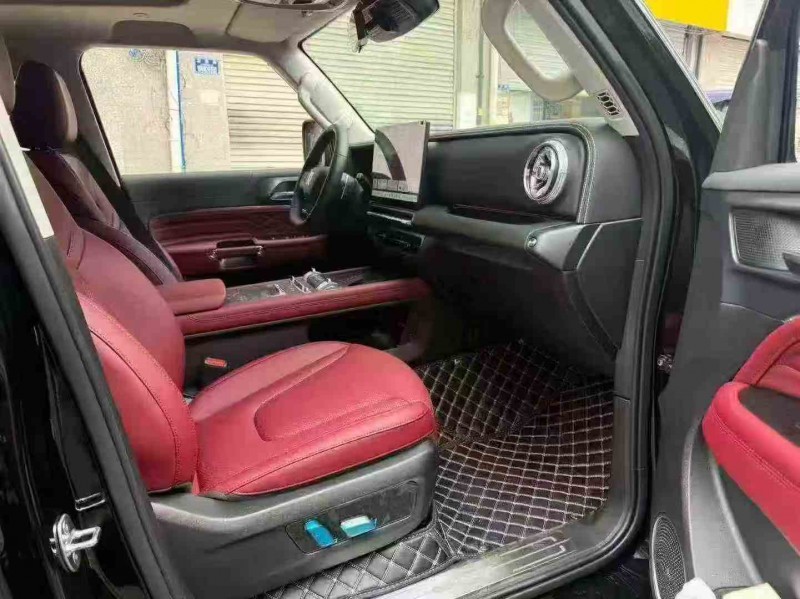 重庆25年长城汽车坦克5