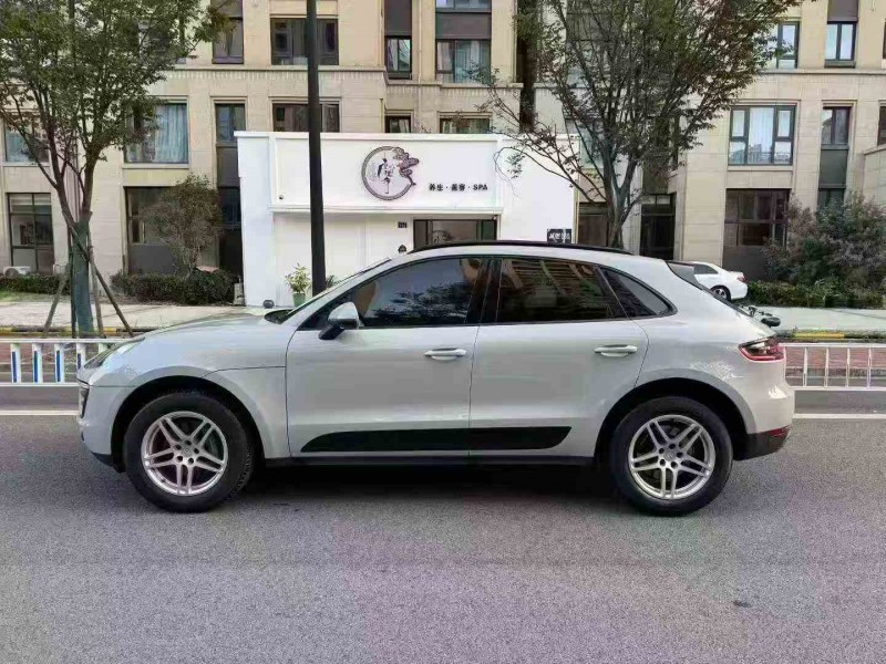 金华18年保时捷Macan3