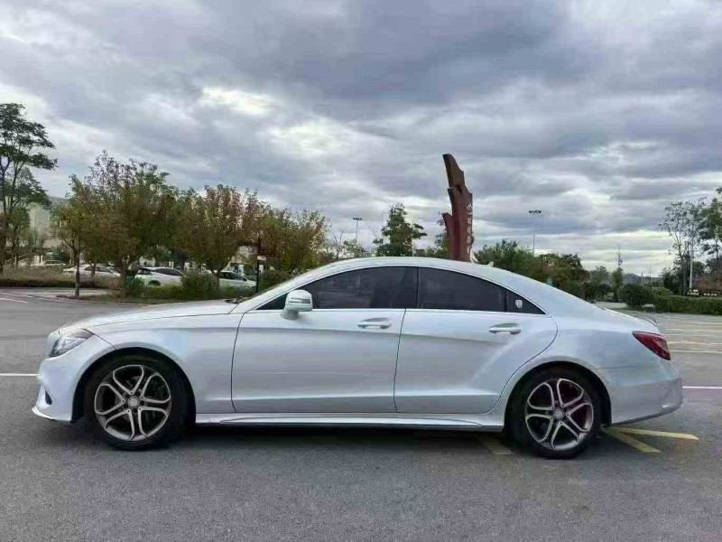 昭通16年奔驰CLS3