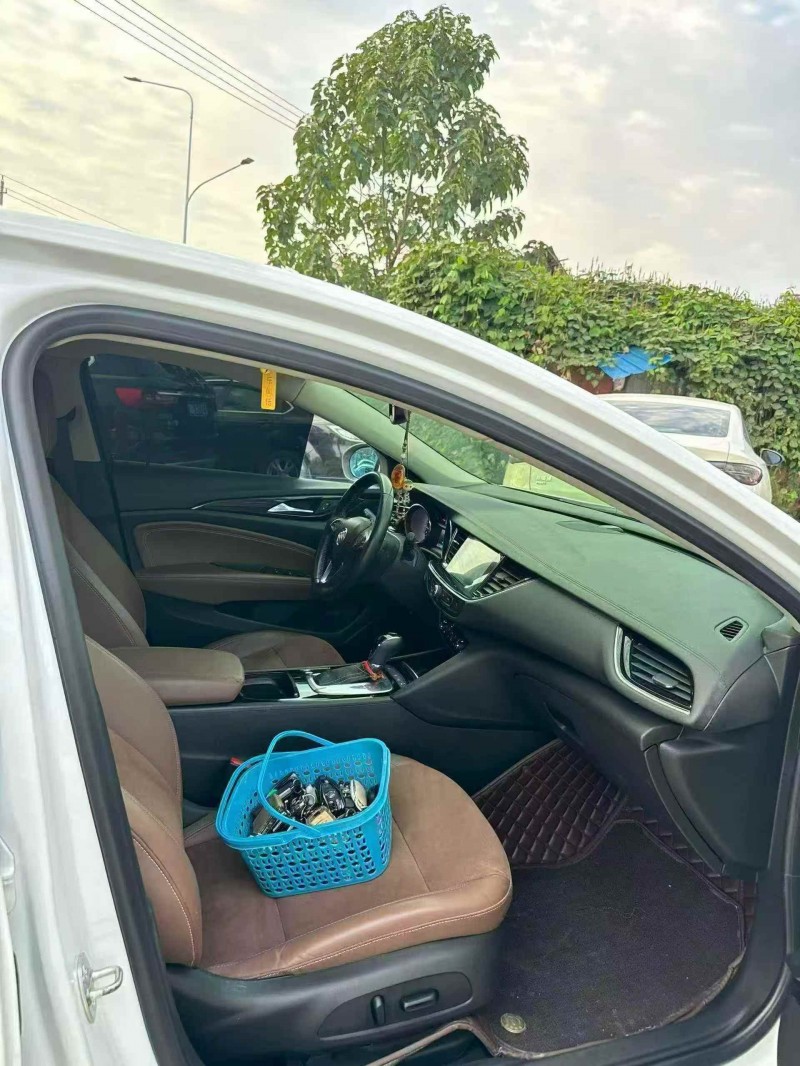 常德19年别克君威4